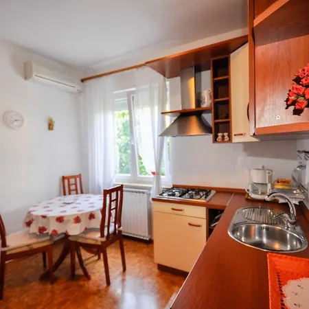 Apartment In Novigrad Mit Privatem Parkplatz
