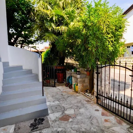 Apartment In Novigrad Mit Privatem Parkplatz Karpinjan