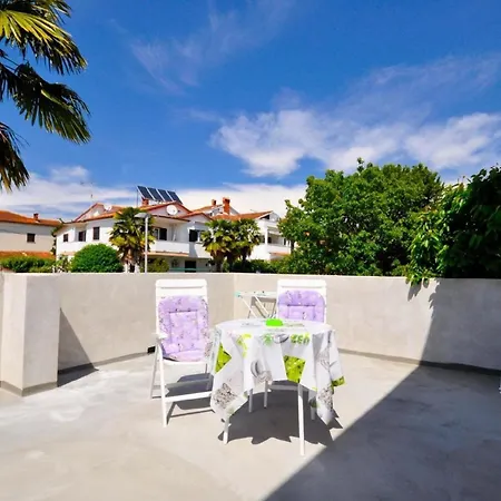 In Novigrad Mit Privatem Parkplatz Apartman Karpinjan